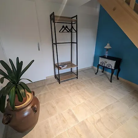 Dans Ancien Presbytere Avec Parc A - Fr-1-611-74 *