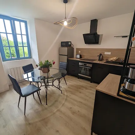 Dans Ancien Presbytere Avec Parc A - Fr-1-611-74